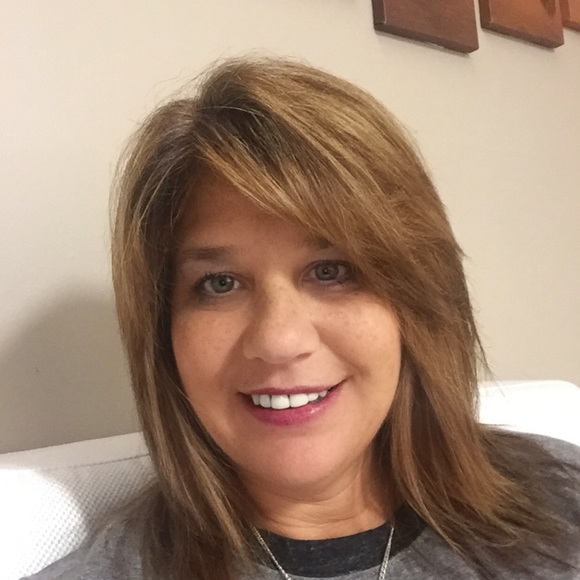 Meet your Posher, Lisa - Picture 1 of 1